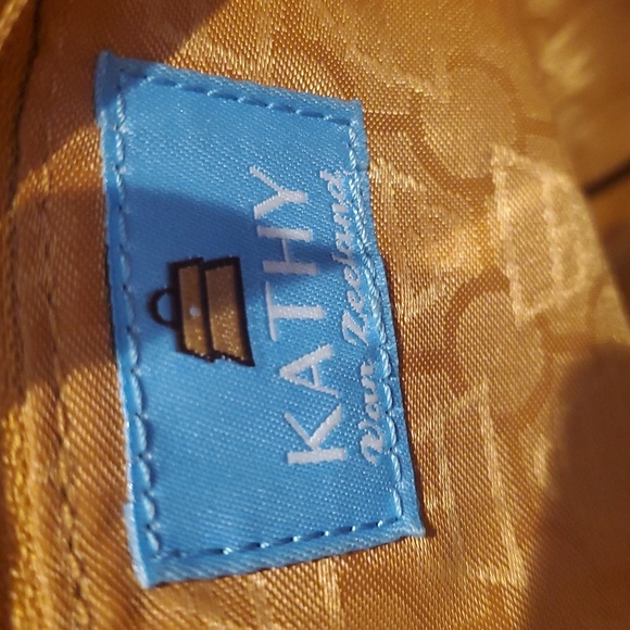 Multi Pocket Tote Handbag from Kathy Van Zealand - Picture 6 of 16